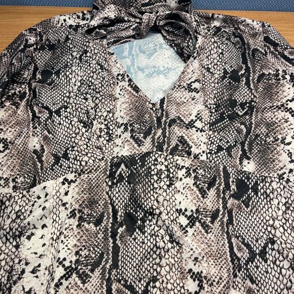 Cliche snakeskin blouse size M - Picture 6 of 10